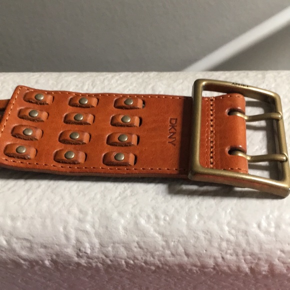 DKNY leather belt . - Picture 2 of 6